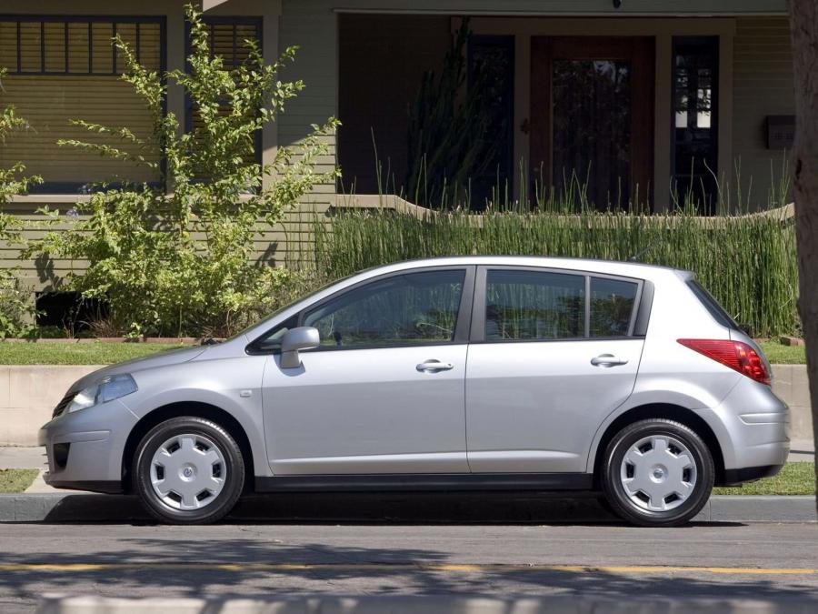  Nissan Versa Hatchback 2007 года  (фото 8 из 17)